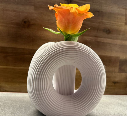 Modern Loop Vase – Sculptural Circular Design Flower Holder